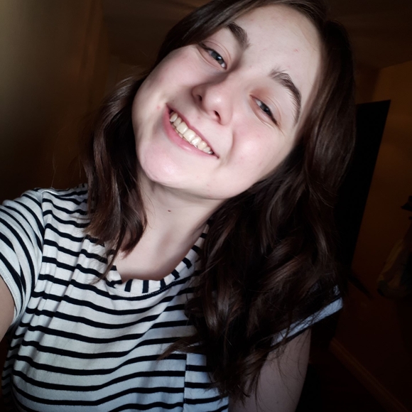 Meet your Posher, Courtney - Picture 1 of 1